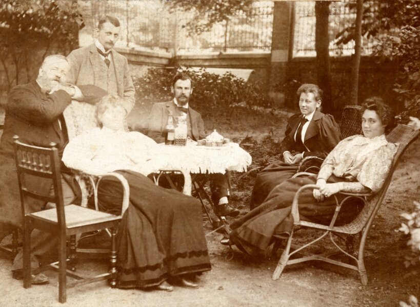 In de tuin van het buitenverblijf Ter Linden in Wondelgem ca 1895